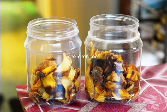 Place Banana Peels & Stem In Plastic Containers